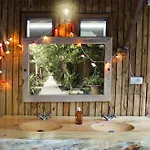 Base Bunglows Hotel 3*