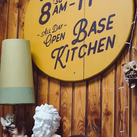 فندق Base أوليمبوس