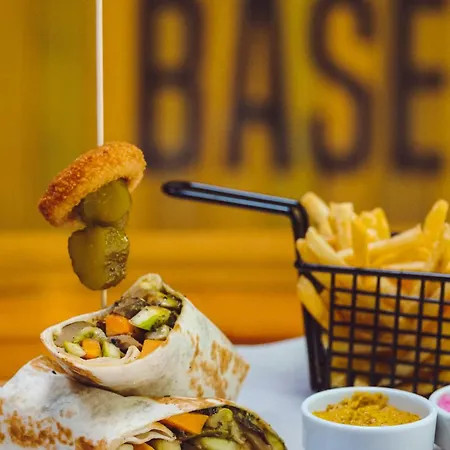 Base Bunglows 홈스테이