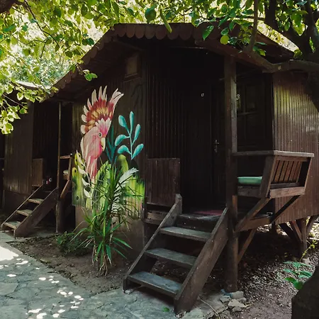 Base Bunglows 홈스테이 올림포스